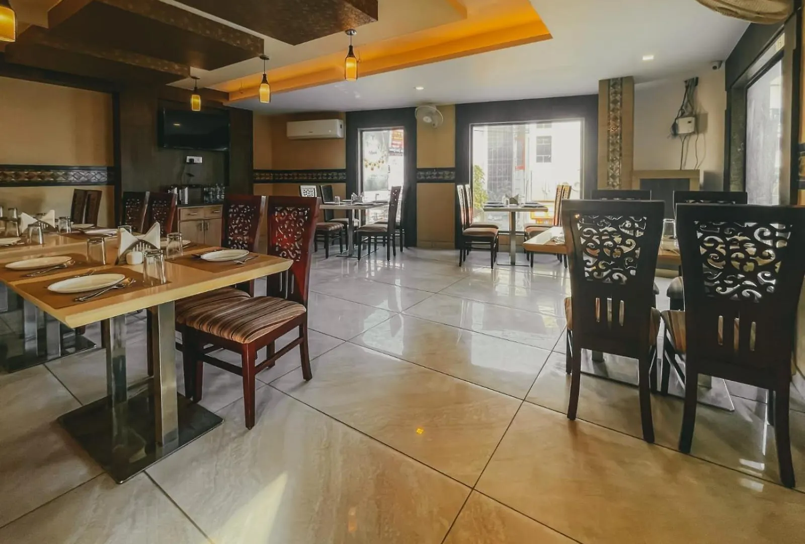 Hotel S L E Residency Varanasi 2*,  India