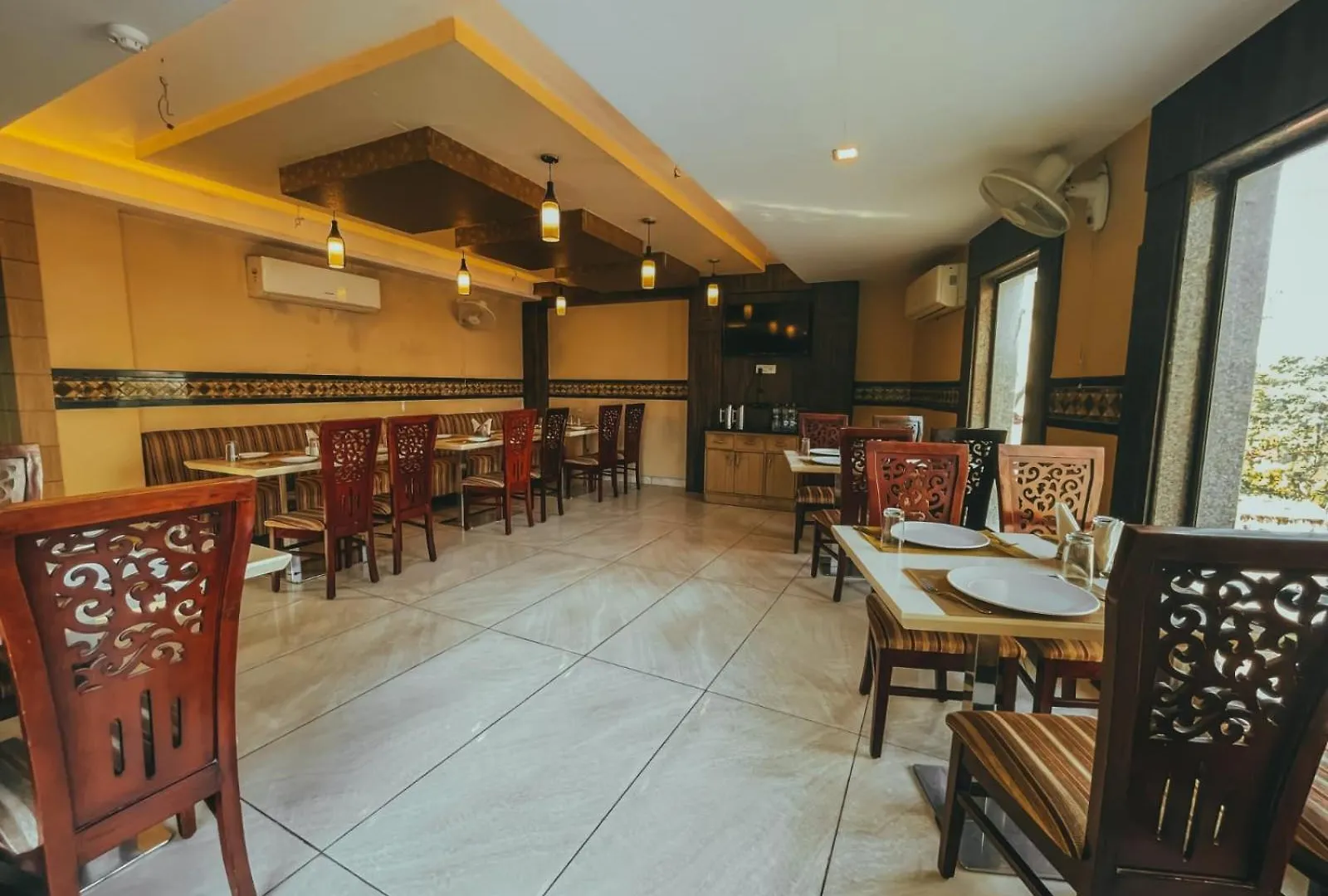Hotel S L E Residency Varanasi
