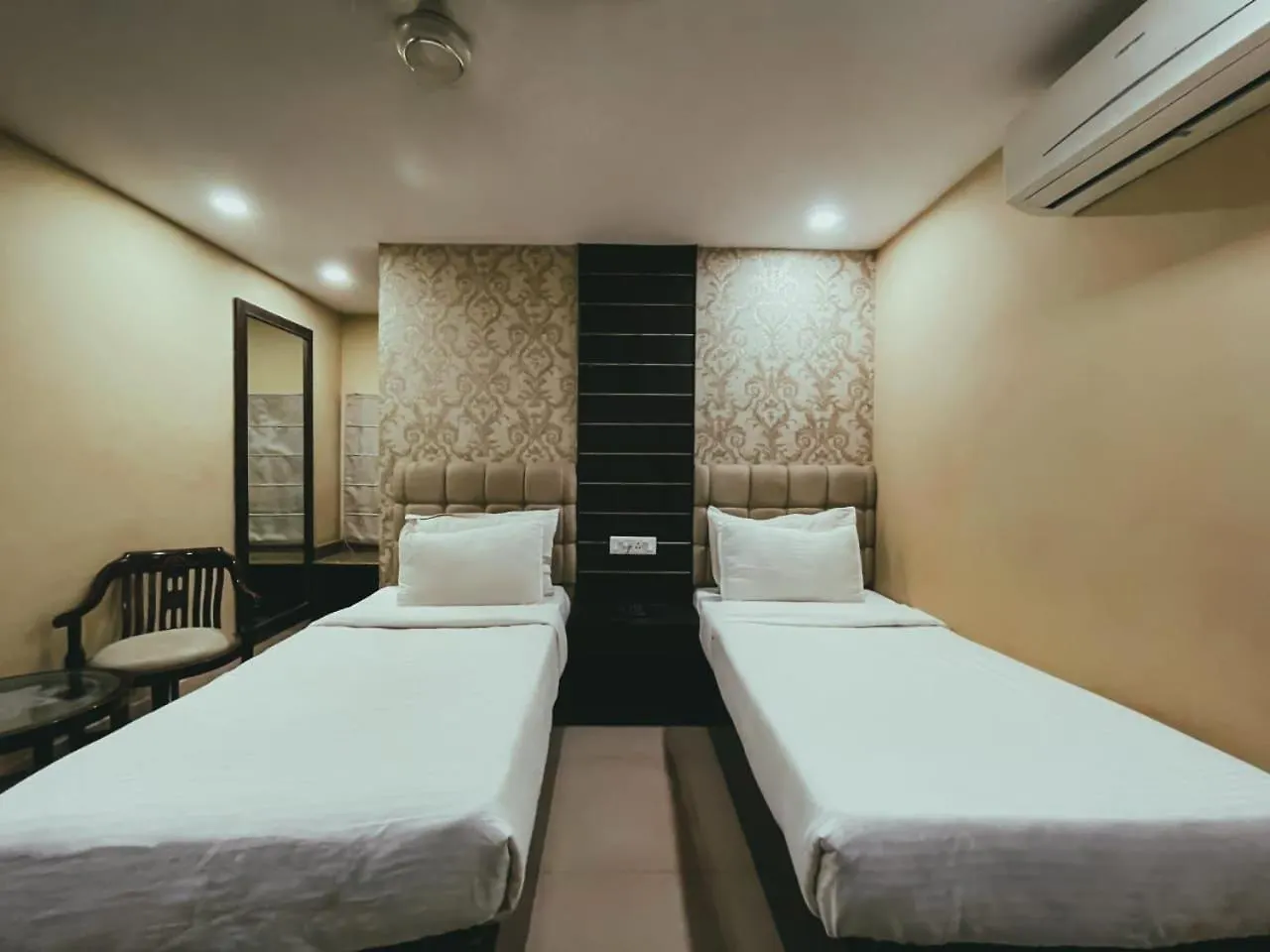 Hotel S L E Residency Varanasi