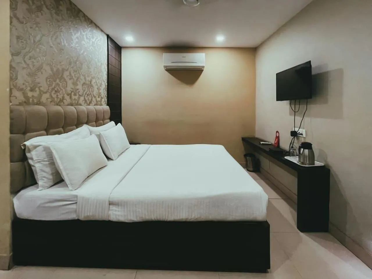 Hotel S L E Residency Varanasi