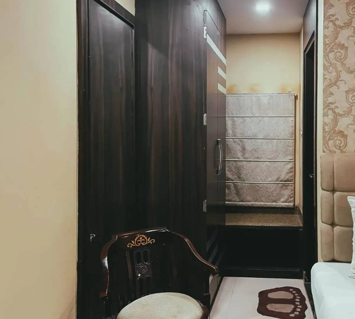 Hotel S L E Residency Varanasi