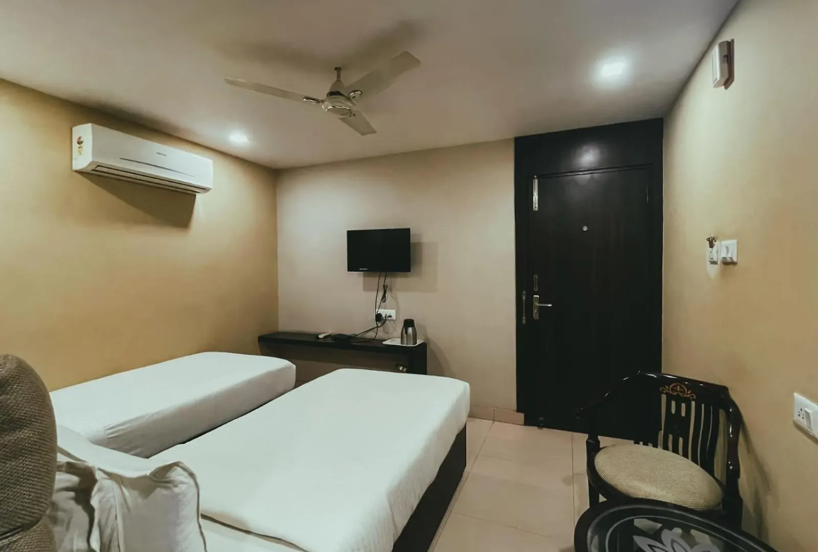 Hotel S L E Residency Varanasi