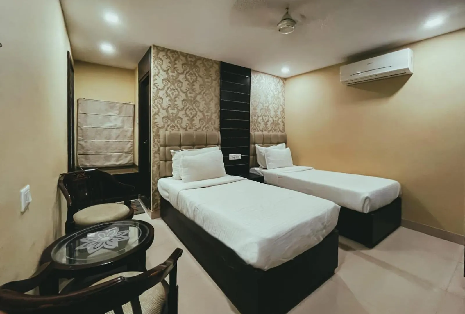 Hotel S L E Residency Varanasi