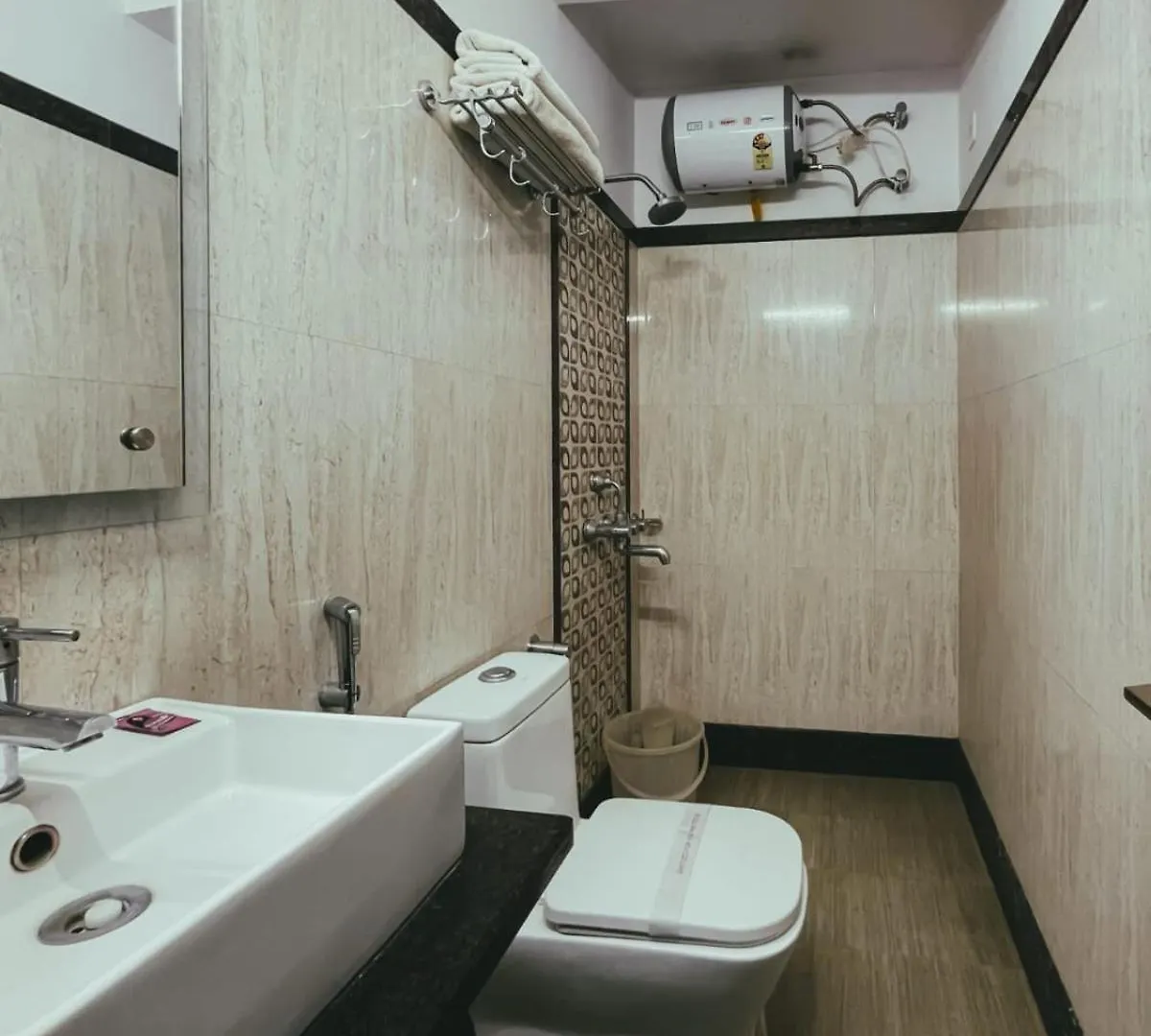 Hotel S L E Residency Varanasi 2*,