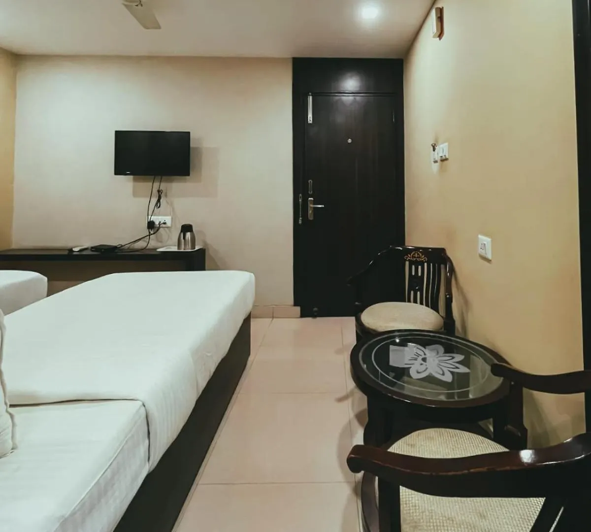 Hotel S L E Residency Varanasi