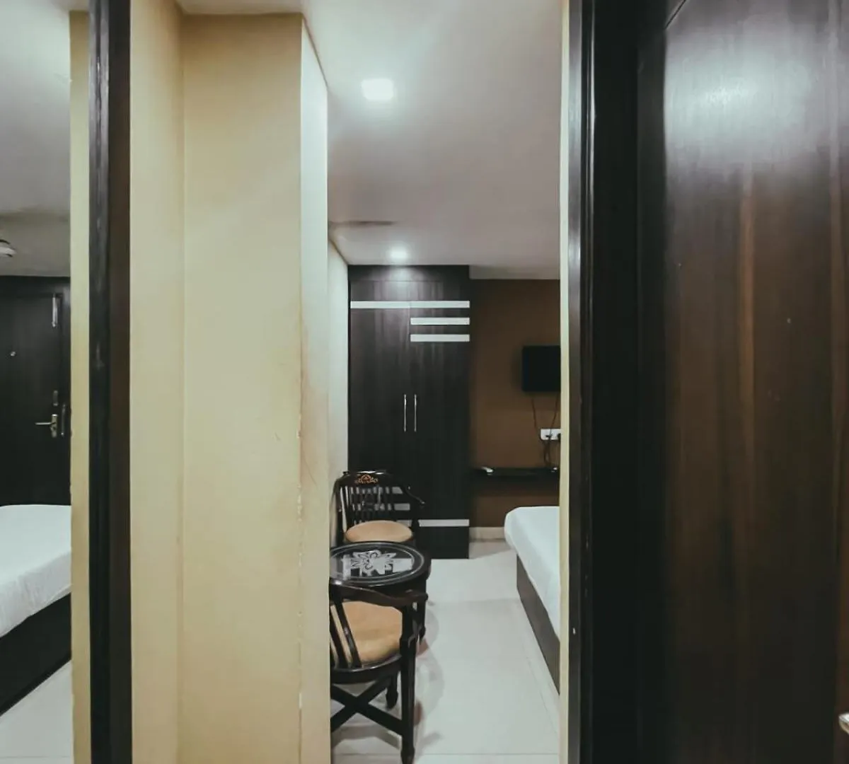 Hotel S L E Residency Varanasi